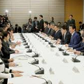 検査を受けさせない日本政府 - 感染者数をコントロールする「水際対策」_c0315619_15080264.png