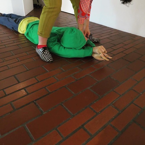 「耳のないマウス」の作品を街角や自然の中で展示したら面白そう_c0060143_22130313.jpg