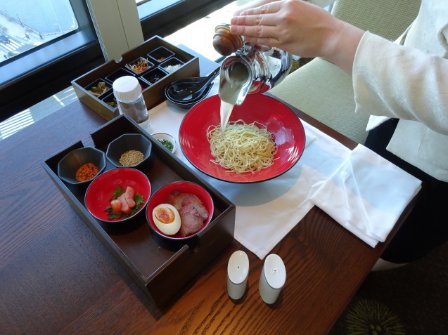 今日のルームサービス ~ ラーメン_b0405262_21133808.jpg