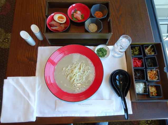 今日のルームサービス ~ ラーメン_b0405262_21142739.jpg
