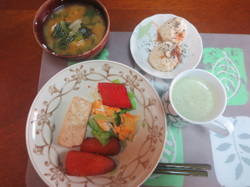 朝：味噌漬け鮪焼き・卵焼き・茹で&#129365;・豆腐ステーキ、&#127833;、味噌汁＆野菜ジュース昼：大麦枝豆こんぶ&#127833;＆焼鳥ももタレ　夜：味噌みりん漬けの鶏ササミ焼き＆回鍋肉_c0075701_19202138.jpg