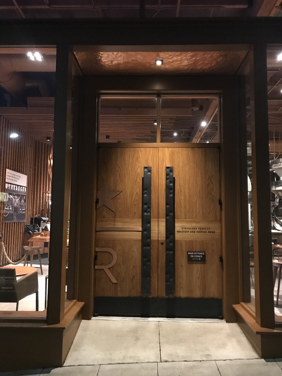 暖かい灯、夜明けのスターバックスRR inシアトル_b0365715_03240960.jpeg