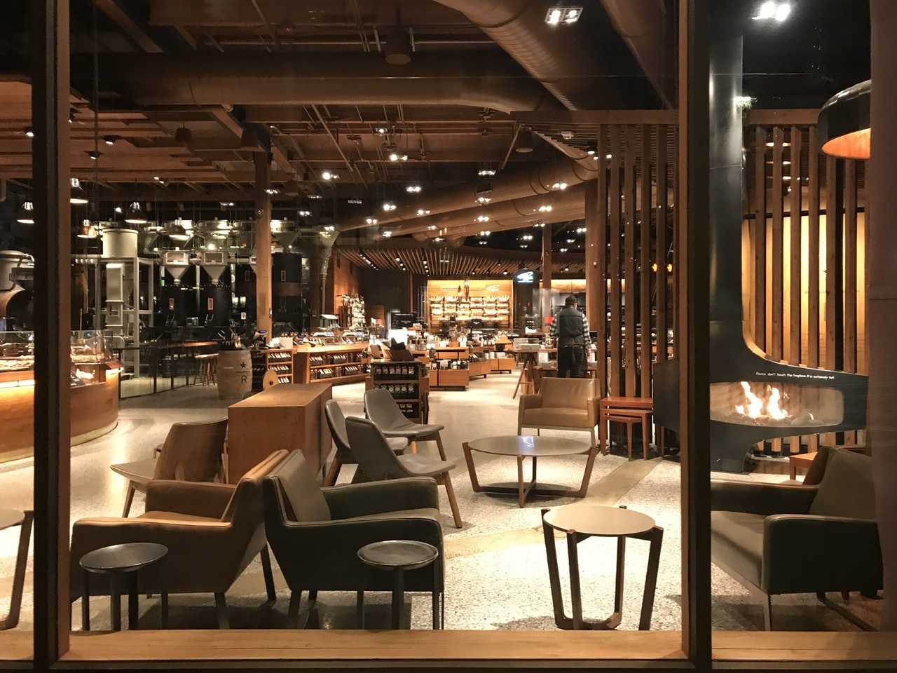 暖かい灯、夜明けのスターバックスRR inシアトル_b0365715_03255304.jpeg