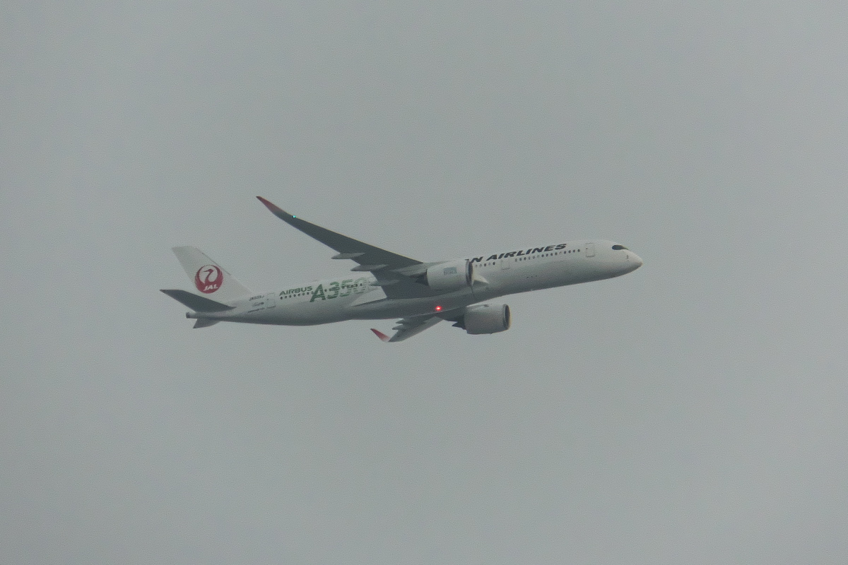 今回もまた羽田新ルート(昨日の南風アプローチ機と今日の北行き機)_d0137627_22193163.jpg