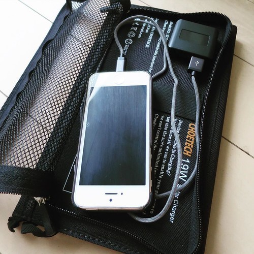 【AD】太陽光でスマホを充電できる!ソーラーチャージャー_c0060143_12065244.jpg