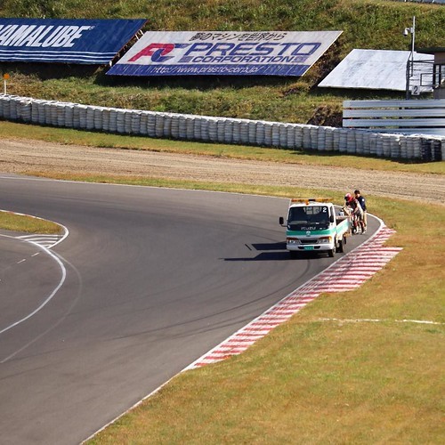 土が飛んでくる距離でモトクロス観戦の迫力!_c0060143_14440837.jpg