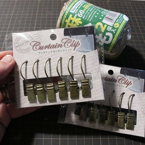 100円ショップのカーテンクリップが、写真を飾るのに最適_c0060143_18000579.jpg