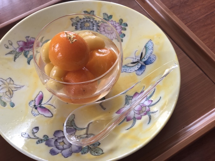 蜂蜜味の金柑と銀杏のデザート お茶をどうぞ 蜂蜜味の金柑と銀杏のデザート お茶をどうぞ