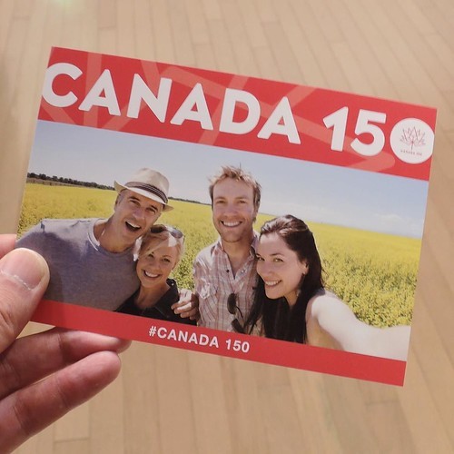 写真展「笑顔でつながるカナダ」をひとり鑑賞 #lovecanada150_c0060143_00573315.jpg