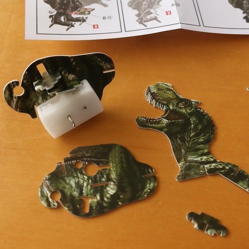 ダイソーで買った「動く3Dパズル」の恐竜が結構よくできてる_c0060143_01081323.jpg
