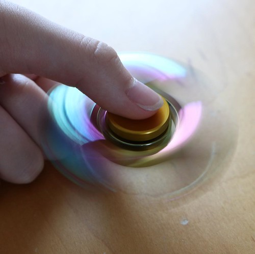 夏休みの自由研究: ハンドスピナー/フィジェットスピナーについて_c0060143_16310488.jpg