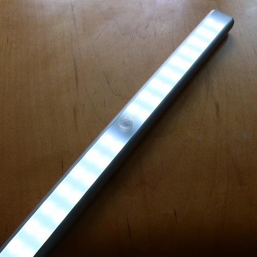 【AD】LEDセンサーライト_c0060143_17514327.jpg