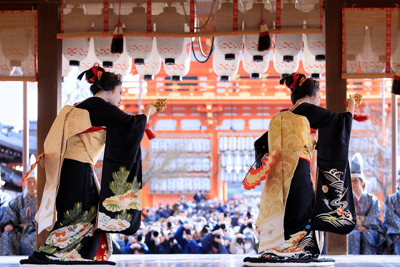 祇園さんの節分祭　奉納舞踊（宮川町とし七菜さん、とし菜実さん、ふく友梨さん、君萌さん）_f0155048_18565148.jpg