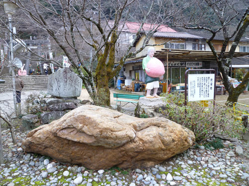愛知県犬山市にある超B級スポット、桃太郎神社へ行って来た@岐阜でごはん2013冬_c0152767_14224624.jpg