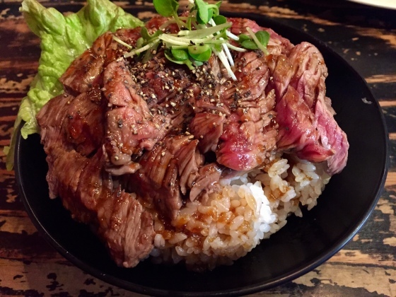 旅の最後は肉で_a0258686_06224114.jpeg