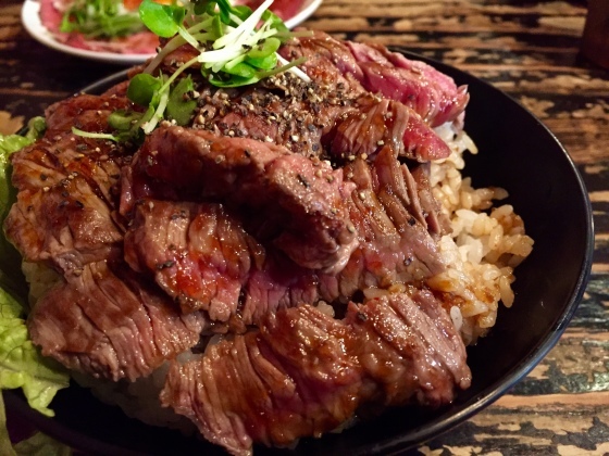 旅の最後は肉で_a0258686_06225324.jpeg