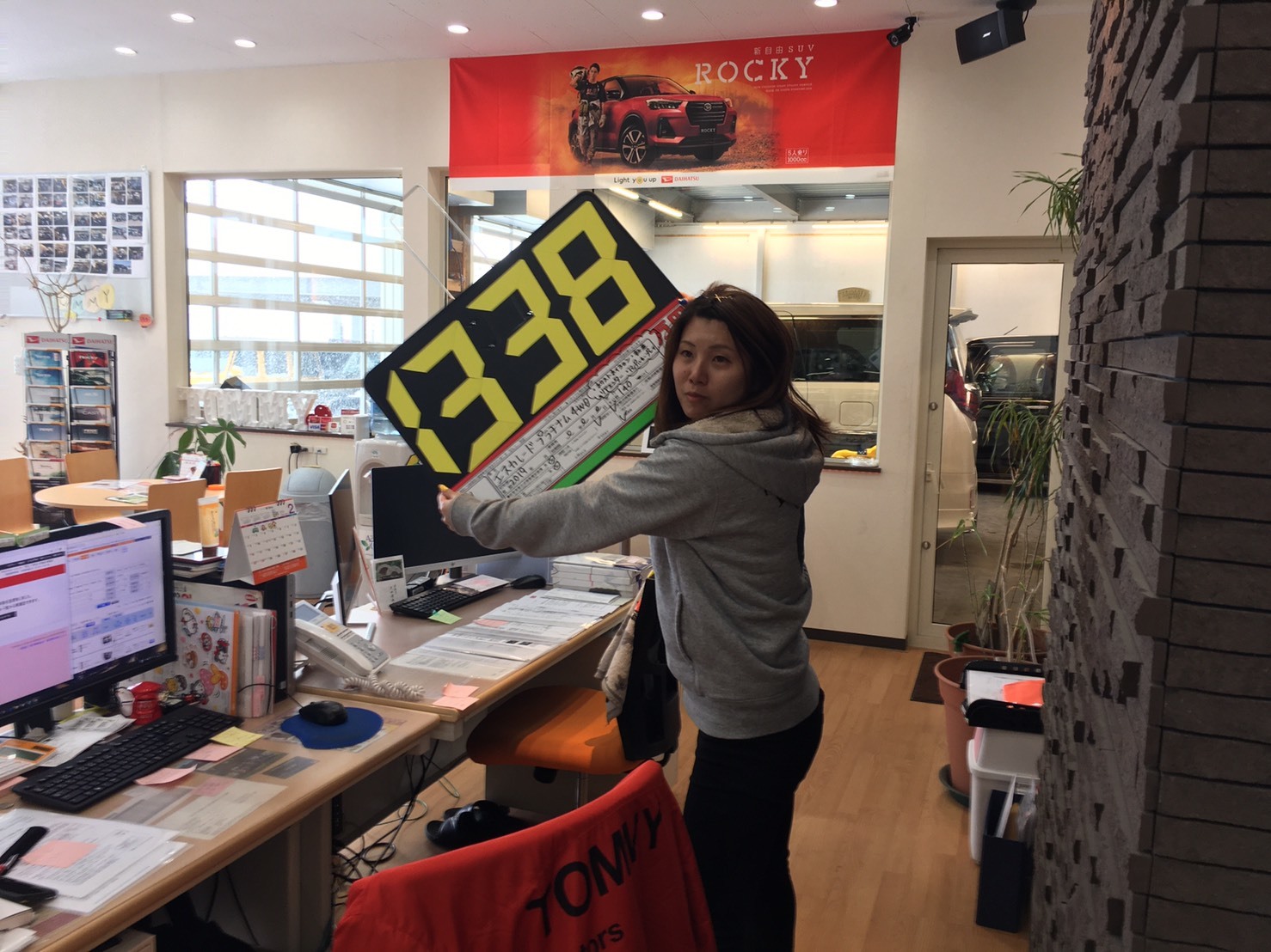 2月6日(木)本店ブログ ☆FJクルーザー4.0カラーパッケージ 4WD☆カスタム多数☆ ランクル ハマー エスカレードならTOMMYモータース🌠_b0127002_19311370.jpg