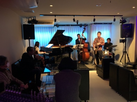広島 Jazzlive Cominジャズライブカミン 本日2月6日木曜日のライブ_b0115606_12295219.jpeg