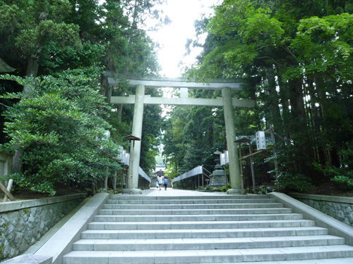 パワースポット、弥彦神社へ＠2011夏の新潟旅行_c0152767_12485331.jpg