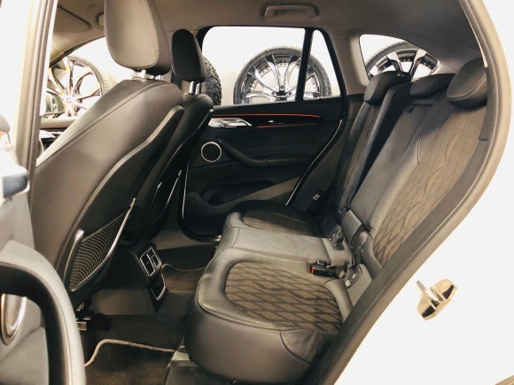 2月7日(金)本店ブログ♪BMW X1 xドライブ18d xライン 4WD ディーゼル車あります★ランクル ハマー エスカレードならTOMMY☆彡_b0127002_19084416.jpg