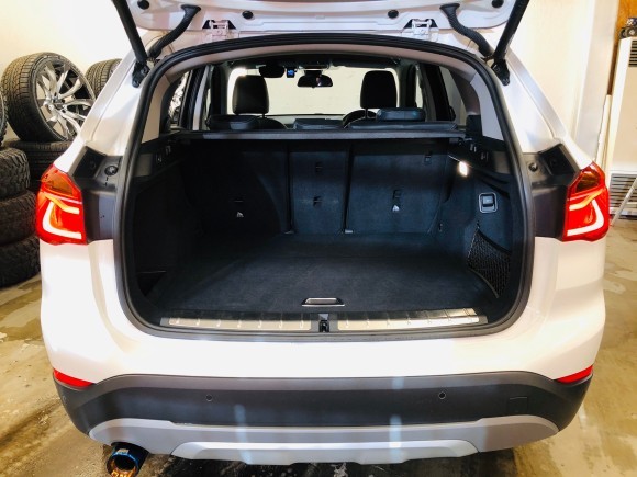 2月7日(金)本店ブログ♪BMW X1 xドライブ18d xライン 4WD ディーゼル車あります★ランクル ハマー エスカレードならTOMMY☆彡_b0127002_19084800.jpg