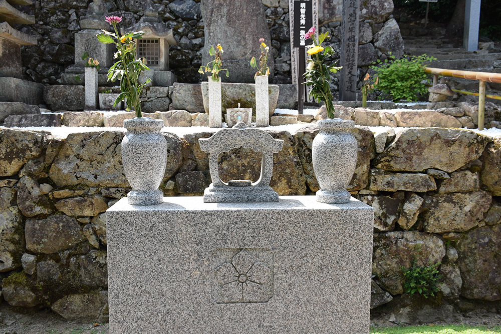 明智光秀と一族の菩提寺・西教寺。_e0158128_19195543.jpg