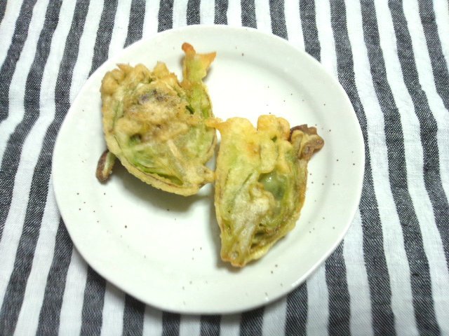 地物の有明海産の 芝海老の素揚げ と 初のフキノトウの天ぷら Minha Praia 地物の有明海産の 芝海老の素揚げ と 初のフキノトウの天ぷら Minha Praia