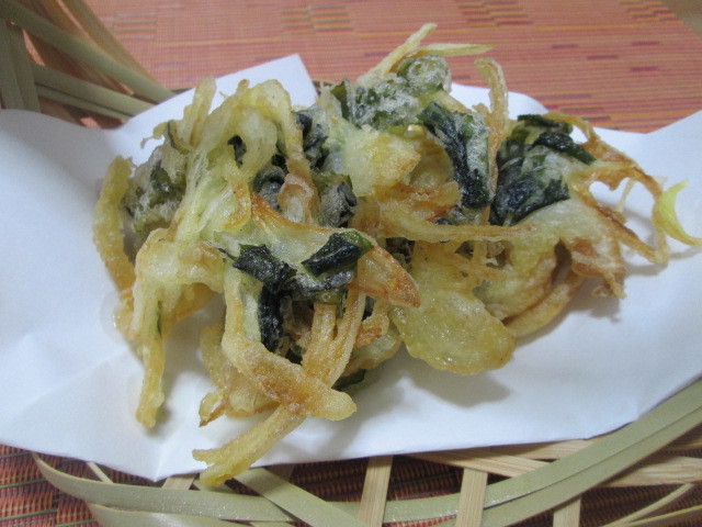 少量でも簡単!新たまねぎとわかめのかき揚げ_d0361028_21302182.jpg