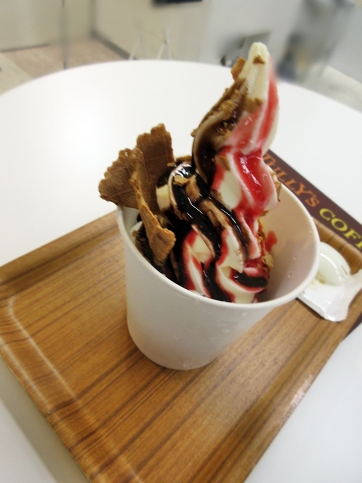 【さいか屋のチョコフェスで埜庵のICEクリームという名のソフトを食べる】バレンタイン_b0009849_11132978.jpg