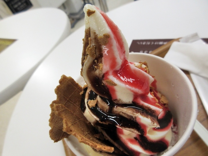 【さいか屋のチョコフェスで埜庵のICEクリームという名のソフトを食べる】バレンタイン_b0009849_11172538.jpg