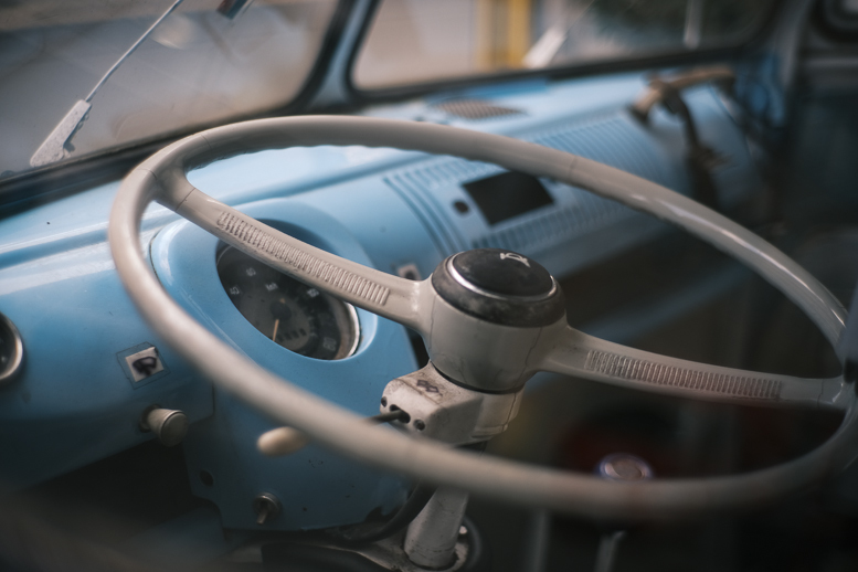 ビルの谷間で熟成するVW_f0265234_22362421.jpg