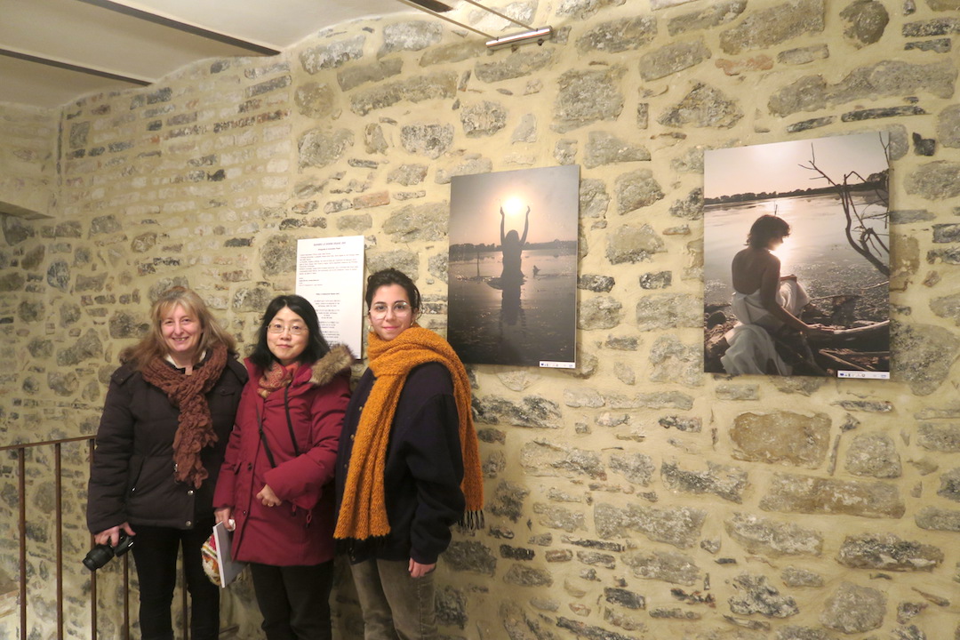 陶器の町デルータで女性写真展、日本語で俳句も朗読_f0234936_8231773.jpg