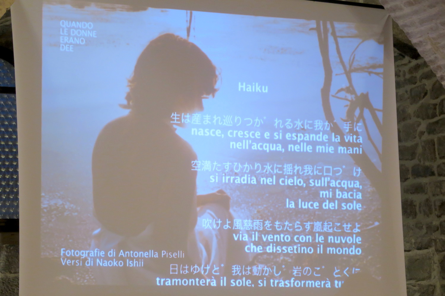 陶器の町デルータで女性写真展、日本語で俳句も朗読_f0234936_831341.jpg