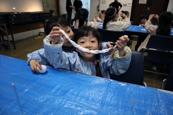 やと子ども美術教室 ~ 粘土で遊ぼう ~_e0222340_1418717.jpg