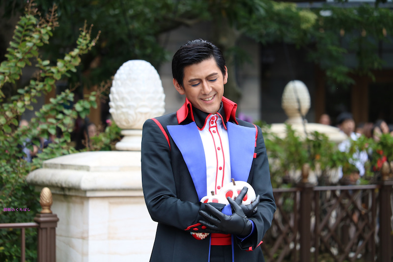 手下アトモスフィア アップルポイズンさんリンゴを愛でる 東京ディズニーリポート 手下アトモスフィア アップルポイズンさんリンゴを愛でる 東京ディズニーリポート