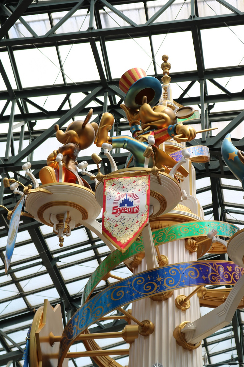 揃い踏み 歴代ミッキーが一堂に会す35周年の東京ディズニーランド 東京ディズニーリポート