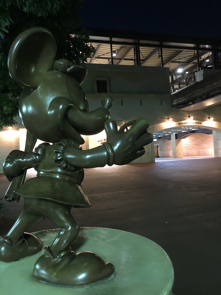 現在の開園待ち 防寒対策マストアイテム 東京ディズニーリポート