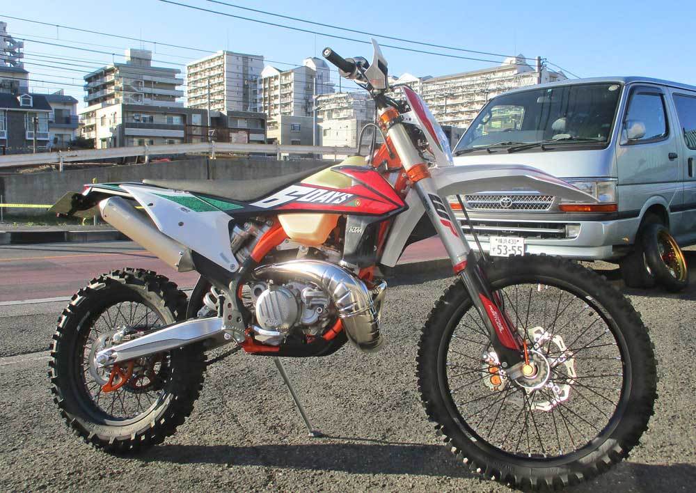 K西サン号 KTM 250EXC TPI 6DAYS 新車をタイヤ交換・・・(*^_^*)_c0086965_00432221.jpg