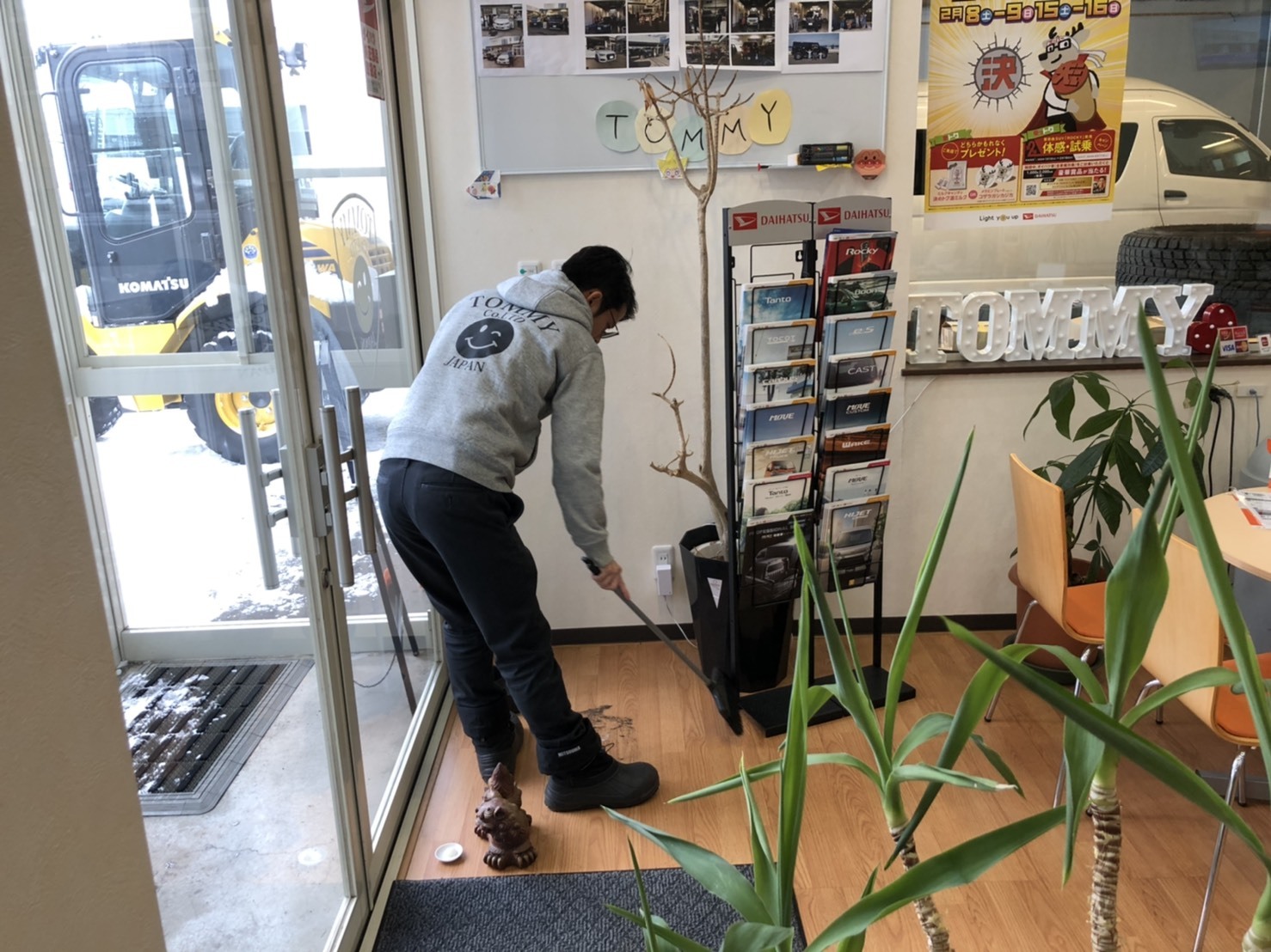 2月11日(火)本店ブログ♪ ハイエース 3.0DT カスタム多数 入庫しました✨ ランクル ハマー エスカレードならTOMMY☆_b0127002_17320235.jpg