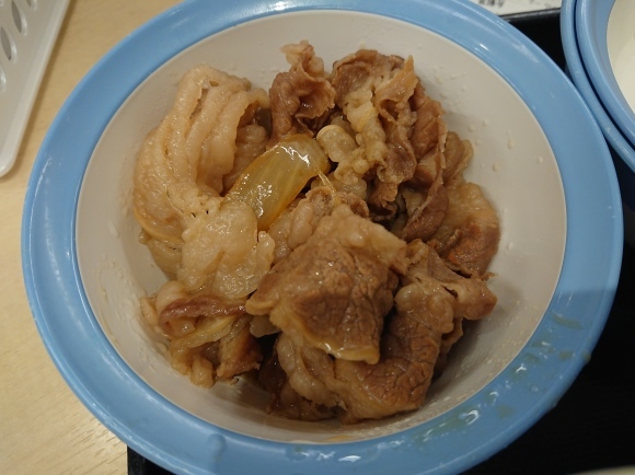 2/11 選べる小鉢の玉子かけごはんミニ牛皿ライスミニ & 生野菜サラダ¥370 @松屋_b0042308_06395598.jpg