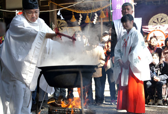 春を呼ぶ射山神社の「みゆ」_b0145296_16270186.jpg