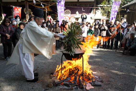 春を呼ぶ射山神社の「みゆ」_b0145296_16271995.jpg
