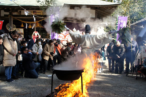 春を呼ぶ射山神社の「みゆ」_b0145296_16272433.jpg