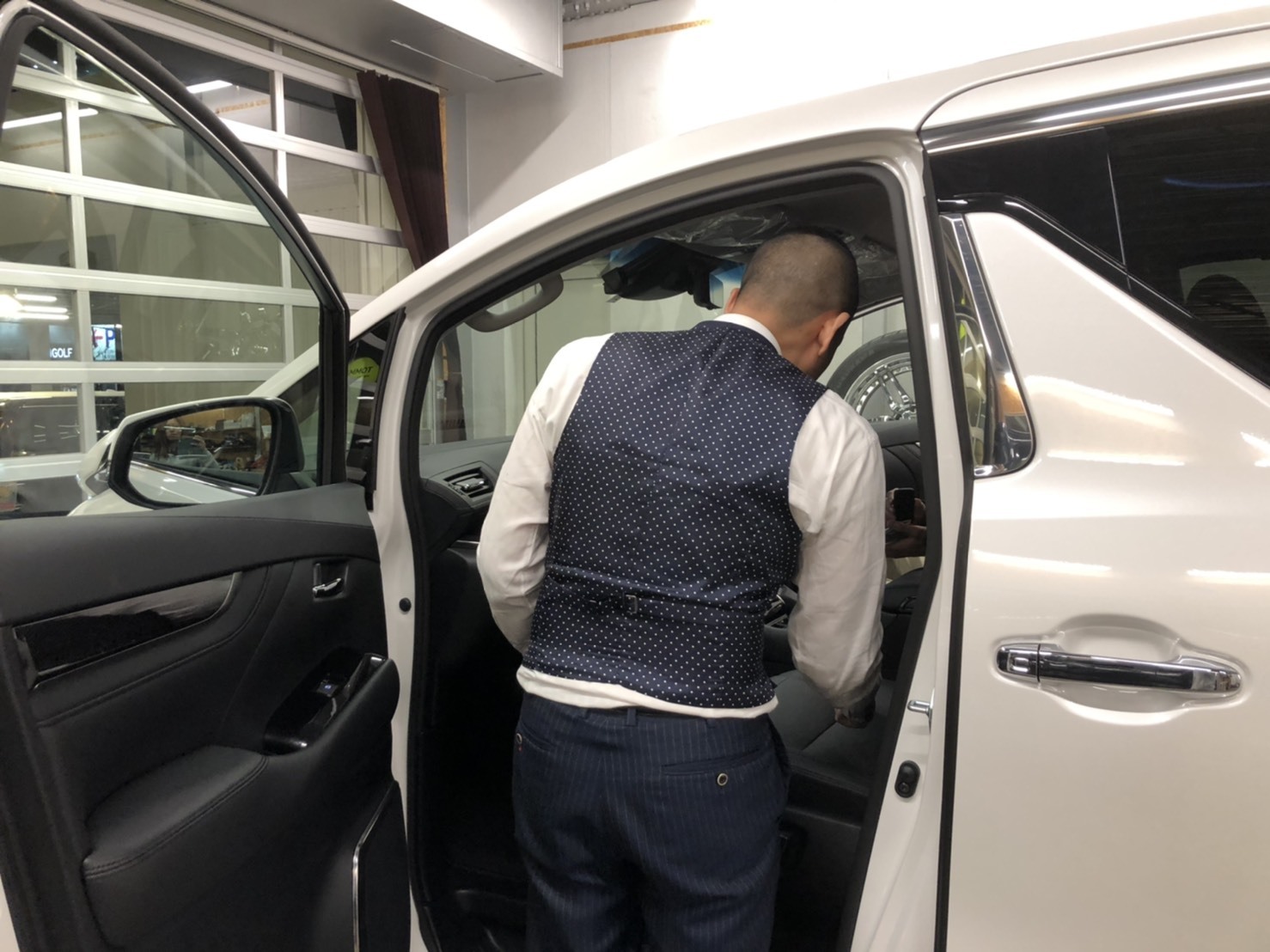 2月12日(水)本店ブログ ☆FJクルーザー4.0カラーパッケージ 4WD☆カスタム多数☆ ランクル ハマー エスカレード_b0127002_18283339.jpg