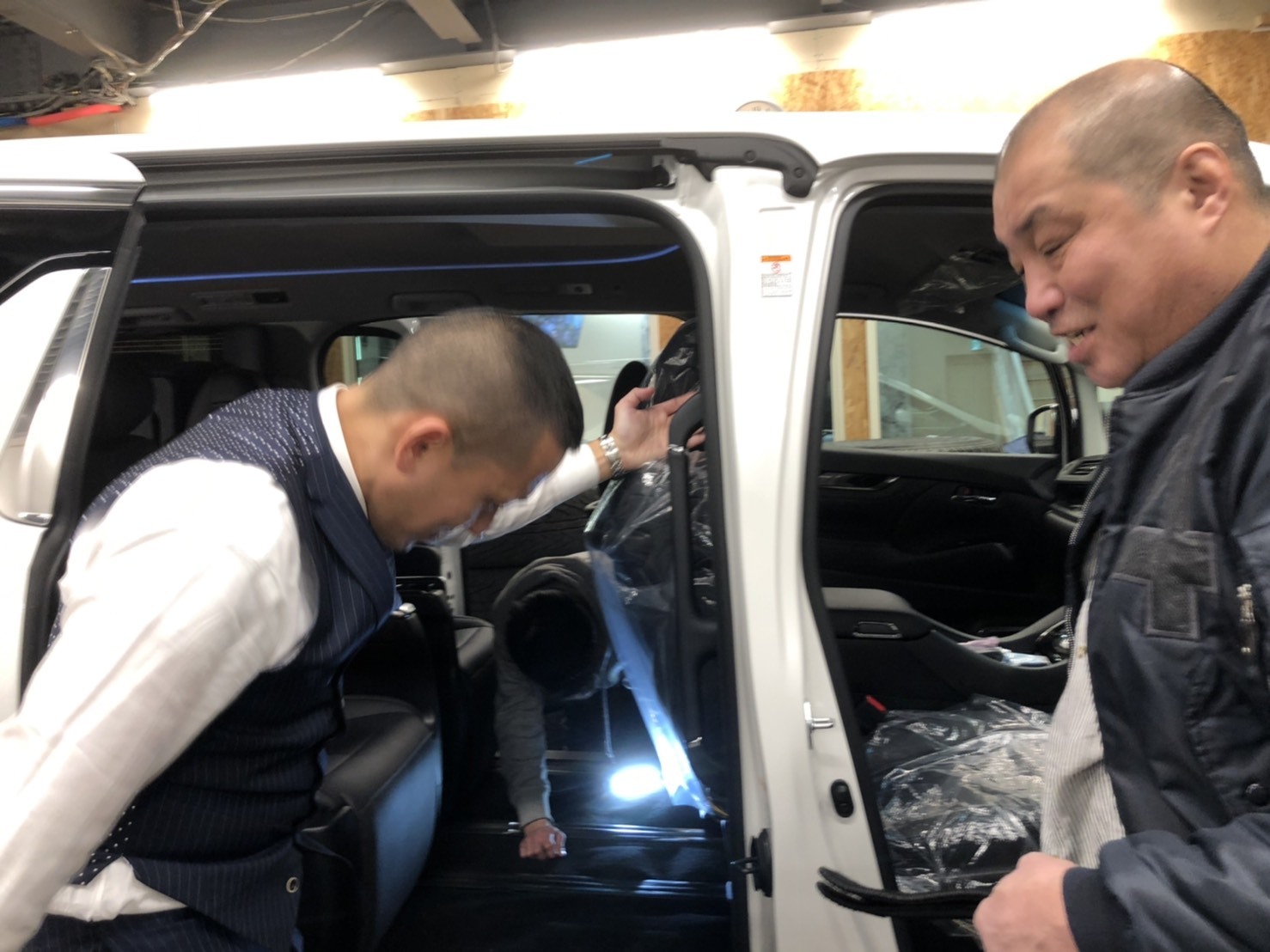 2月12日(水)本店ブログ ☆FJクルーザー4.0カラーパッケージ 4WD☆カスタム多数☆ ランクル ハマー エスカレード_b0127002_18311361.jpg