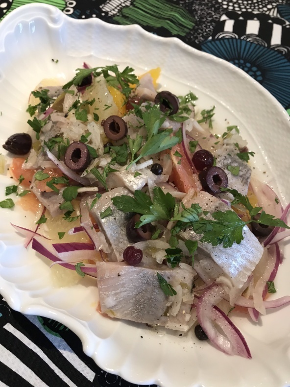 ワインなしでは食べられない ニシンの酢漬け ヘリング Lovely In London ワインなしでは食べられない ニシンの酢漬け ヘリング Lovely In London