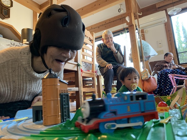 孫とトイザラス!!_d0180229_20313992.jpg