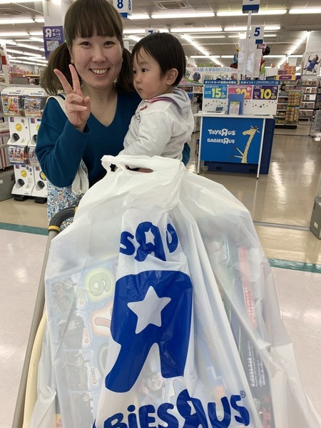 孫とトイザラス!!_d0180229_22031362.jpg