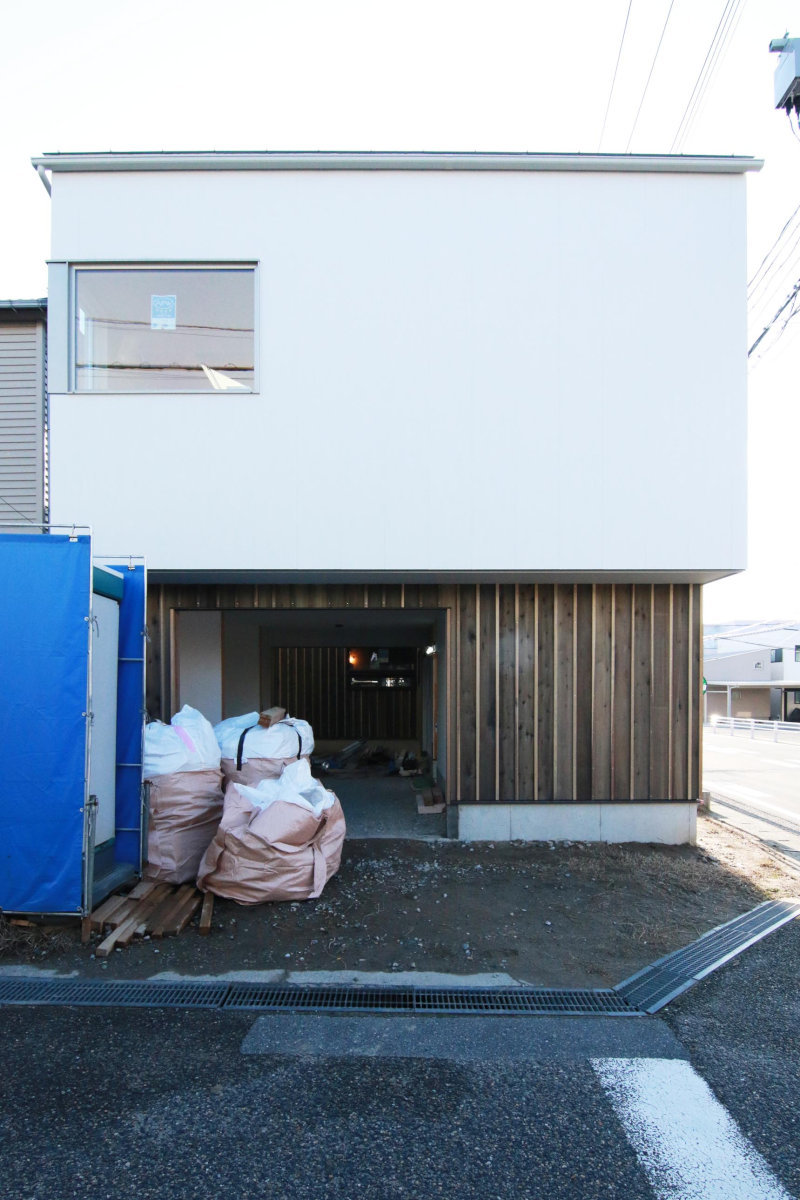 足場解体! 36坪の土地に建つ中庭のある住まい_b0349892_08483987.jpg