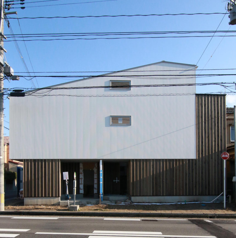 足場解体! 36坪の土地に建つ中庭のある住まい_b0349892_08503285.jpg